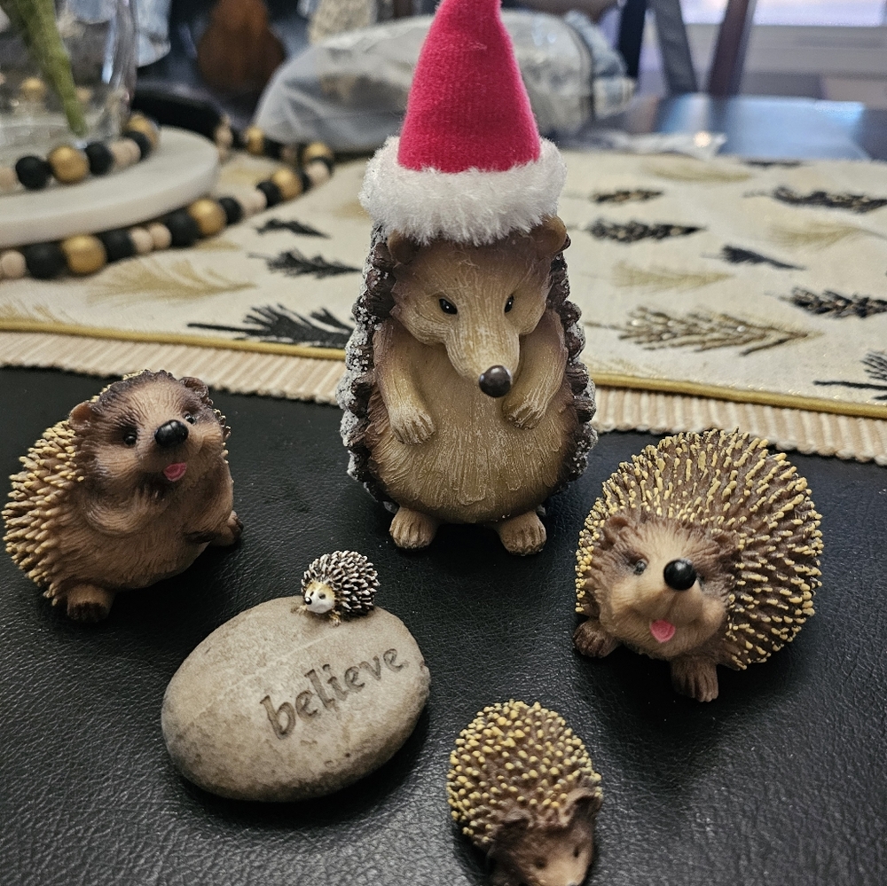 Festive Hedgehog Figures Set!  5 Pc Set! New!